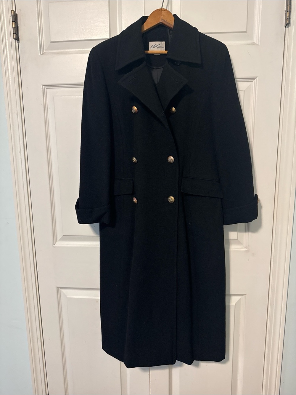 Classic Black Double-Breasted Wool Coat with fur collar S